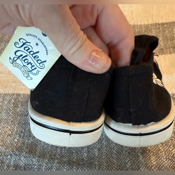 Daisy Hand Painted Girls SZ 4 Slip On Sneakers Art to Wear One of a Kind New - Picture 7 of 9